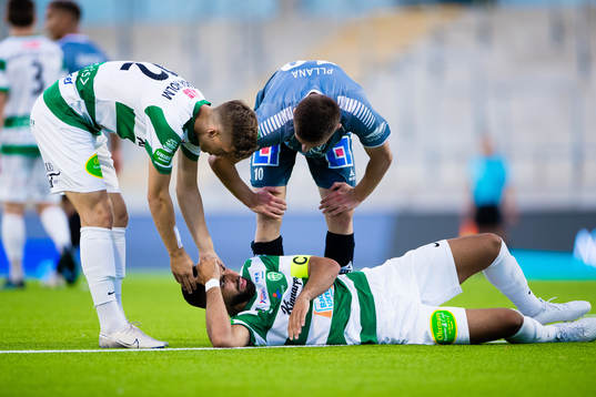 Västerås Sean Sabetkar har ont och tittas till av Samuel