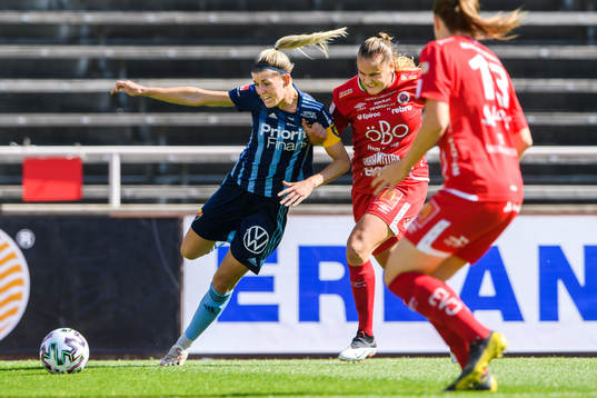 Djurgårdens Olivia Schough och Örebros Elli Pikkujämsä
