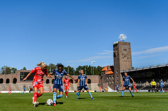 Örebros Sara Lilja-Vidlund och Djurgårdens Linda Motlhalo