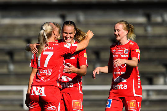 Örebros spelare jublar