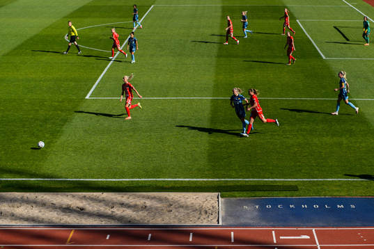 Vy över fotbollsmatchen i Damallsvenskan mellan