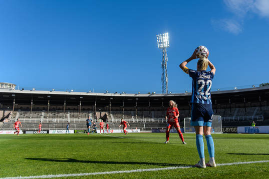 Djurgårdens Olivia Schough med ett inkast