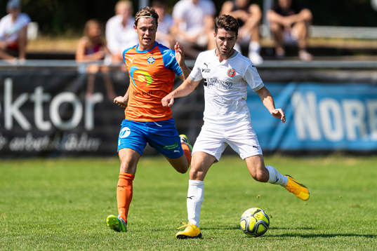 Vejbys Rasmus Strandberg mot Hittarps Edis Agelius