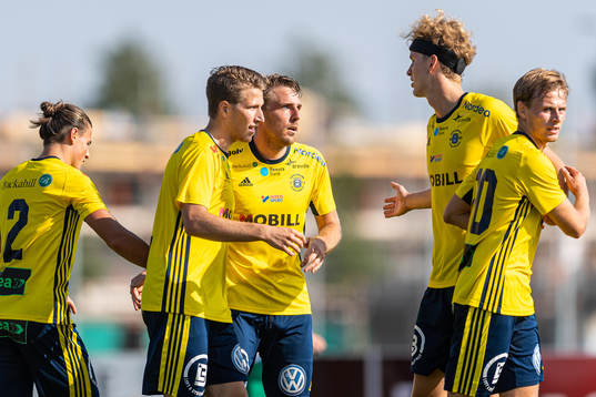 Ängelholms Johan Oremo jublar