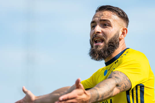 Ängelholms Filip Pivkovski reagerar