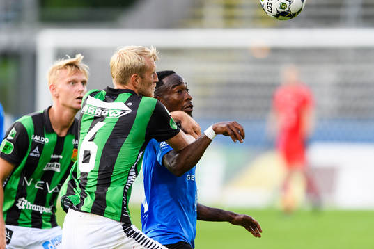 GAIS Carl Elfgren Nyström och Halmstads Sadat Karim