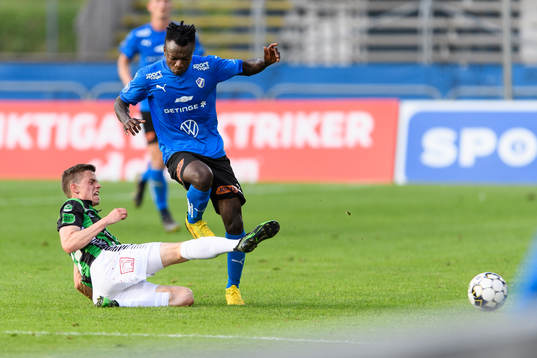 GAIS Aiden Harvey och Halmstads Thomas Boakye