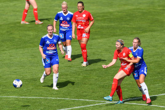Värnamos  Julia Weidenmark och Böljan Falkenbergs Alva