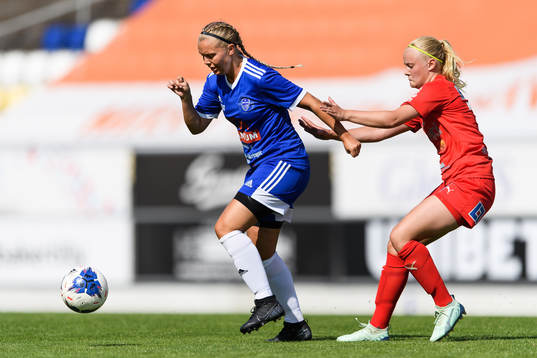 Böljan Falkenbergs Rebecca Bengtsson och Värnamos  Agnes