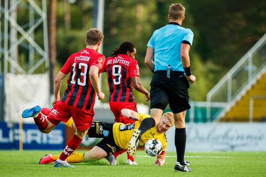 Östersunds Francis Jon-Baptiste och Elfsborgs Sivert