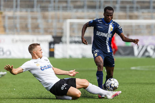 Örebros Benjamin Hjertstrand och IFK Göteborgs Alhassan