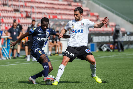 IFK Göteborgs Alhassan Yusuf Abdullahi och Örebros Agon