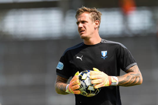 Malmö FFs målvakt Johan Dahlin före fotbollsmatchen i