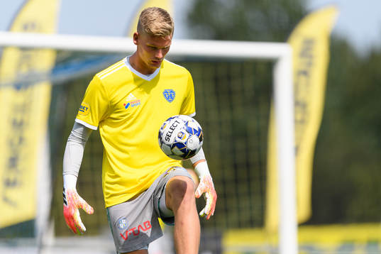 Falkenbergs målvakt Johan Brattberg före fotbollsmatchen