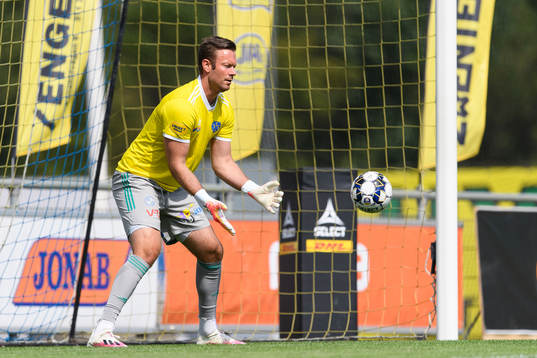 Falkenbergs målvakt Viktor Noring före fotbollsmatchen i