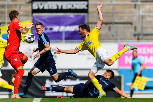 Falkenbergs Karl Söderström mot Malmö FFs Jonas Knudsen
