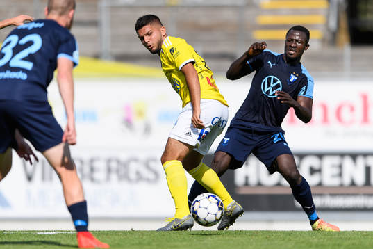 Falkenbergs Edi Sylisufaj och Malmö FFs Bonke Innocent