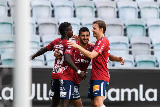 Örgrytes Mohamed Said Adan och Danny Ervik jublar med