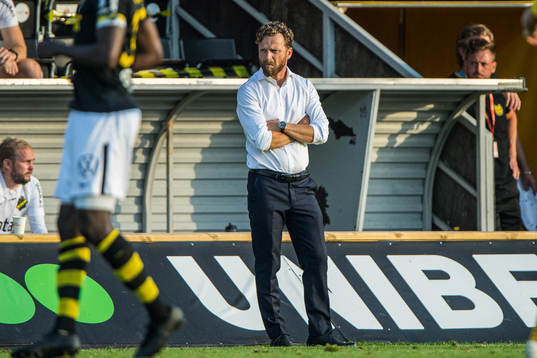 s tränare Bartosz Grzelak deppar