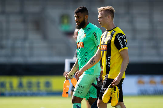 Häckens målvakt Jonathan Ursin Rasheed och Alexander
