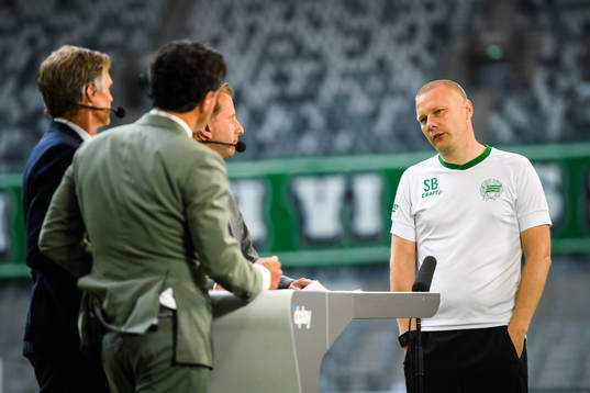 Hammarbys tränare Stefan Billborn i studion
