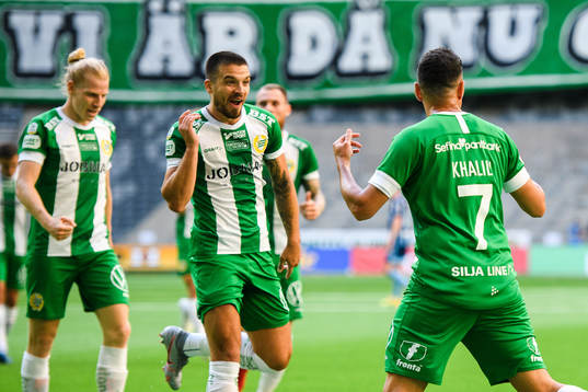 Hammarbys Vladimir Rodic jublar med Imad Khalili