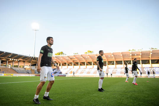 Varbergs Astrit Selmani värmer upp
