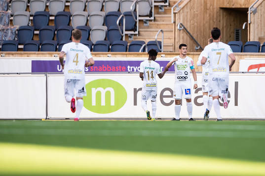 Varbergs Astrit Selmani jublar