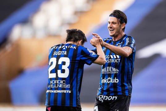 Sirius Yukiya Sugita och Stefano Vecchia jublar
