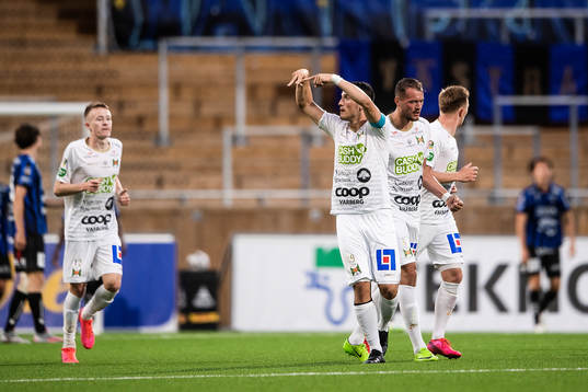 Varbergs Astrit Selmani jublar