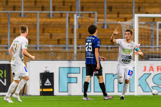 Varbergs Astrit Selmani jublar