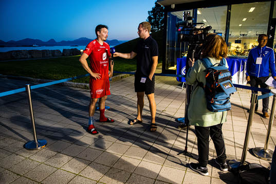 Vegard Valgermo Forren of Brann and Mads Bøyum, journalist