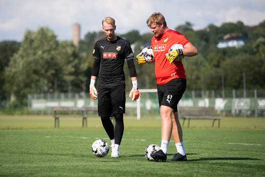 Målvakten Pontus Dahlberg tränar med Häcken