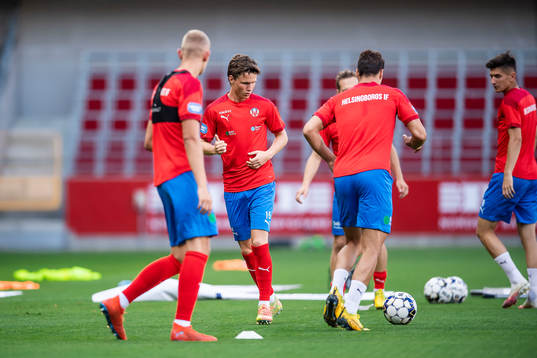 Helsingborgs Max Svensson värmer upp