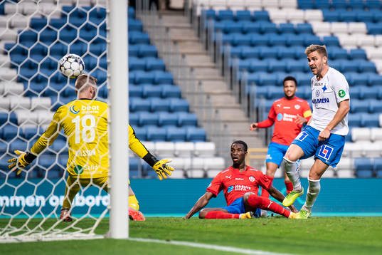 Helsingborgs Helsingborgs målvakt Alexander Nilsson med en