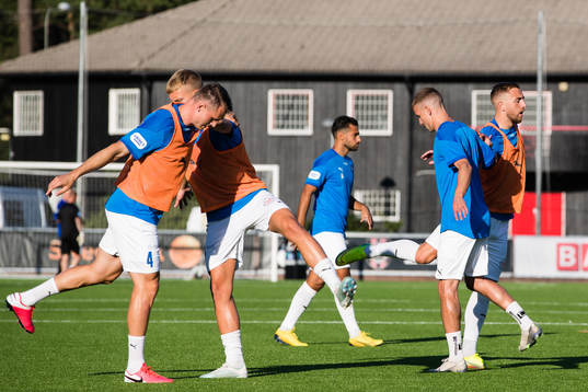 Akropolis spelare värmer upp