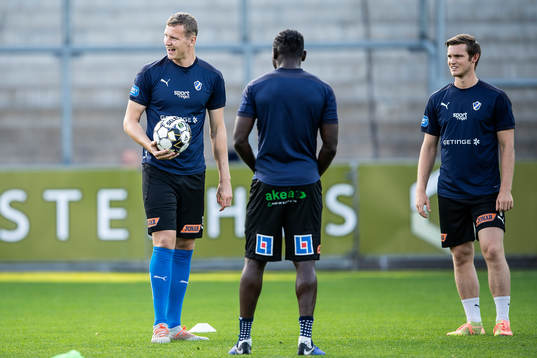 Halmstads Alexander Berntsson och Jonathan Svedberg värmer