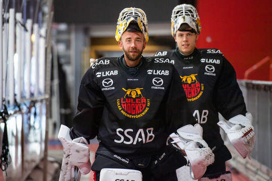 Luleås målvakter David Rautio och Jesper Wallstedt på
