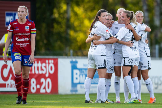 Göteborgs Rebecka Blomqvist jublar med lagkamrater