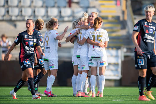 Rosengårds Caroline Seger jublar med lagkamrater