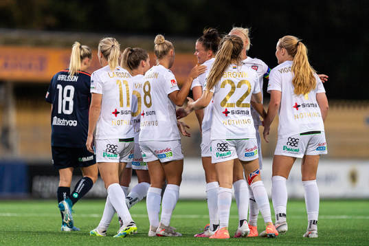 Rosengårds spelare jublar