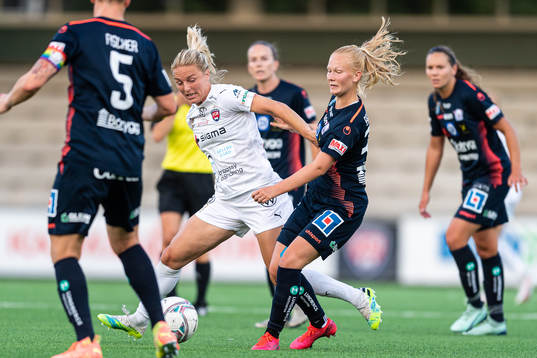 Rosengårds Mimmi Larsson mot Linköpings Sofie Bredgaard