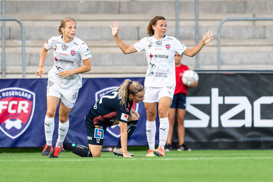 Rosengårds Jessica Samuelsson reagerar mot ett domslut