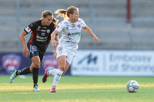 Linköpings Emma Lennartsson jagar Rosengårds Anna