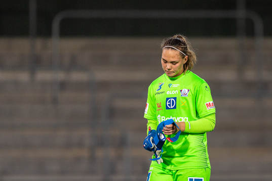 Linköpings målvakt Matilda Haglund deppar