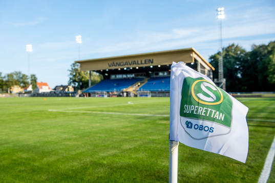 Hörnflagga på Vångavallen med texten ”Superettan