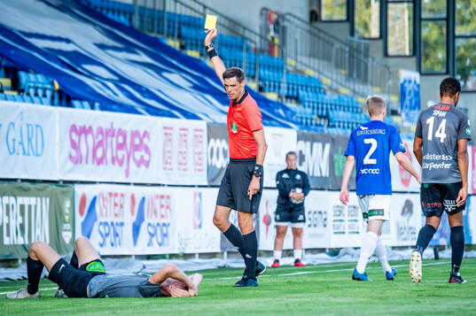 Domare Magnus Lindgren ger Trelleborgs Fritiof Björkén