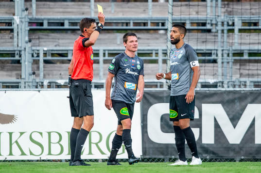 Domare Magnus Lindgren ger Västerås Filip Almström