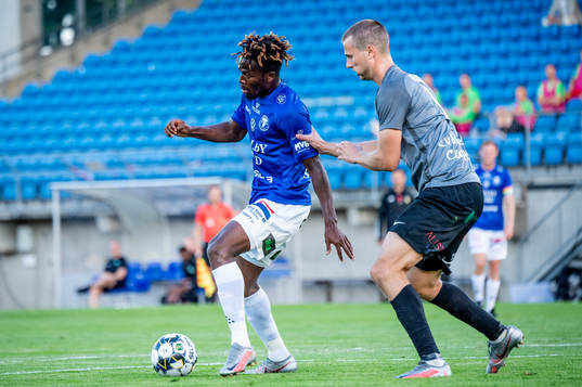 Trelleborgs Fatawu Safiu mot Västerås Jonas Hellgren