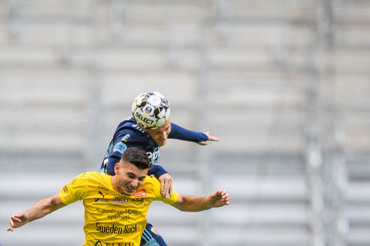 Djurgårdens Fredrik Ulvestad och Mjällbys Besard Sabovic